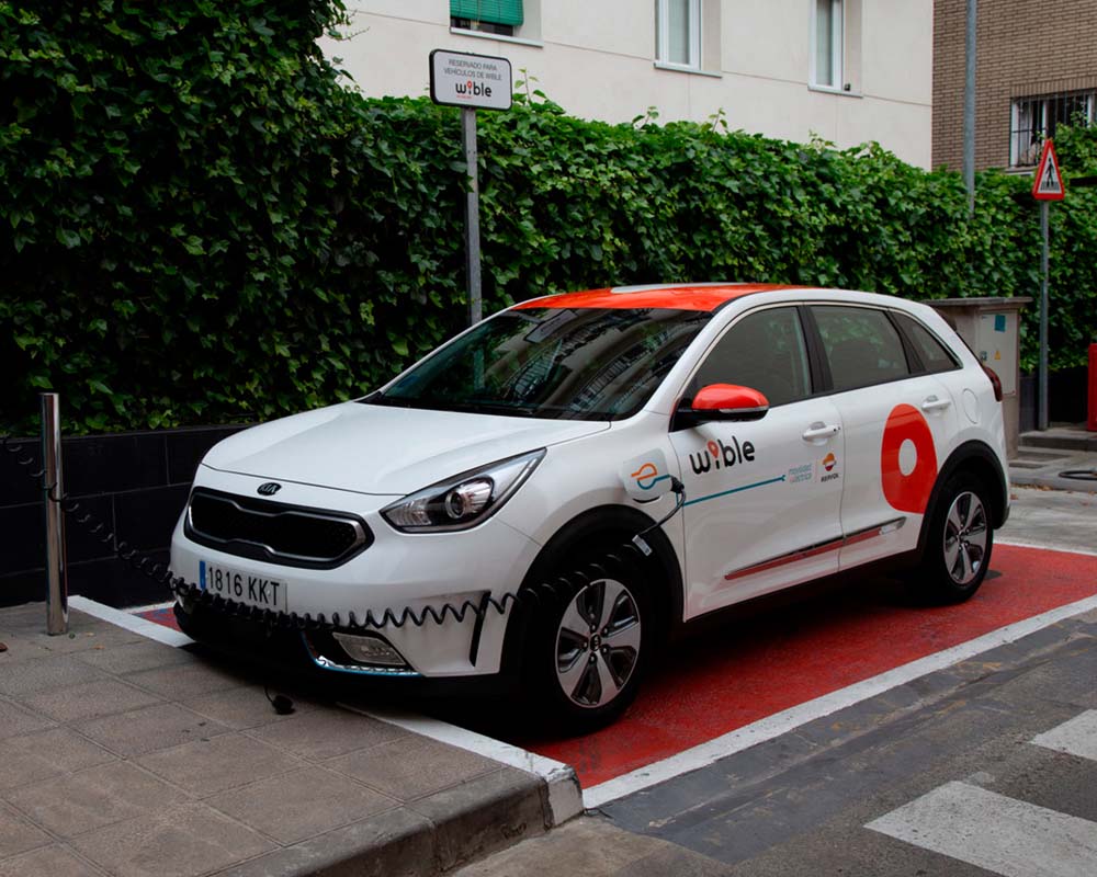 Coche wible en un aparcamiento
